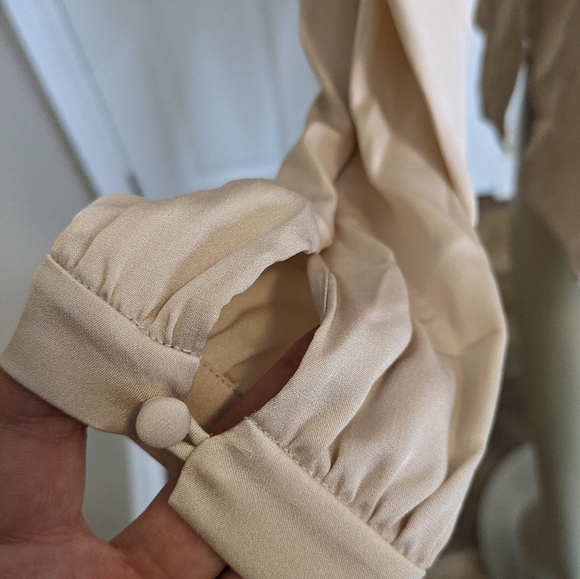 ALC Blouse Silk Stretch V-Neck Choker Beige Long Sleeve Cuff Women's 8 - Picture 10 of 11